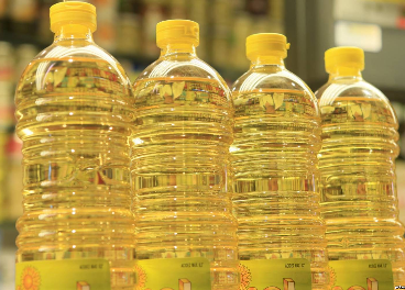 Envases de plástico en el aceite