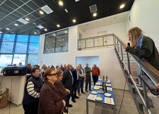 El Legado Aceitero reúne a más de 600 mayores sevillanos en torno al olivar 