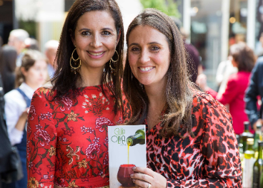 Alicia Moya y Carola Dümmer.