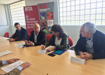 Firma de convenio entre el IRTA y FCAC.