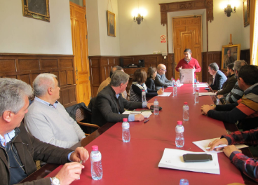 El presidente de la Diputación de Jaén con los representantes de los Jaén Selección