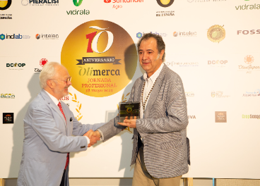 Firo Vázquez también fue premiado por los lectores de Olimerca.
