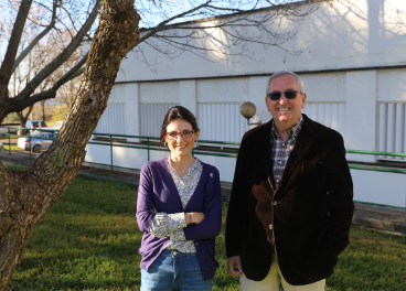 Los investigadores del Departamento de Agronomía María Benlloch y Ricardo Fernández Escobar.