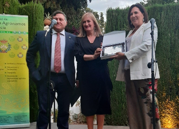 Recogida del premio a la Excelencia para Maeva