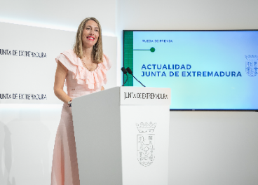 María Guardiola en el anuncio de la composición del nuevo gobierno extremeño.