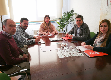 Reunión de representantes de UPA-Jaén y Raquel Morales.