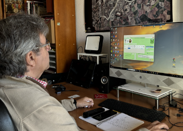 El investigador Francisco Villalobos haciendo uso de FertiliCalc.
