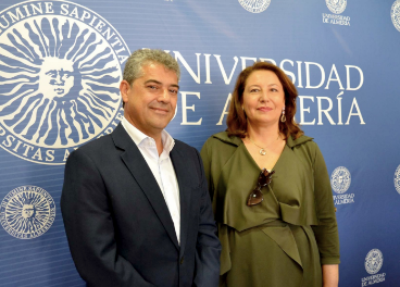 El rector de la Universidad de Almería, Carmelo Rodríguez, y la consejera Carmen Crespo.